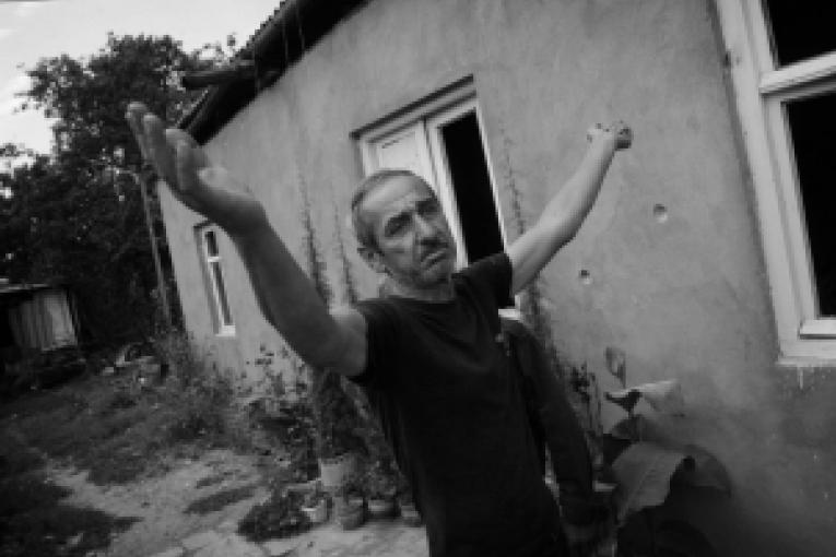 Géorgie août 2009 un village vient d'être attaqué près de Gori