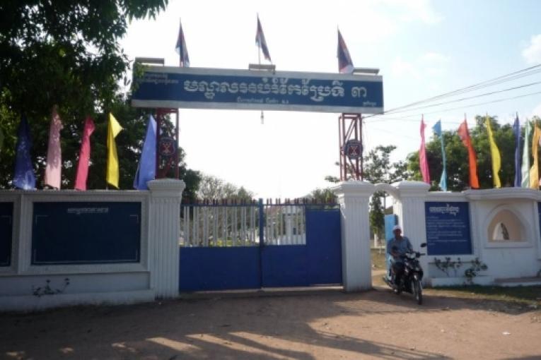 Au Cambodge la prison de CC3 (Centre correctionnel N°3) est située dans la province de Kampong Cham à proximité de la frontière vietnamienne. Quelque 1380 détenus purgeant de longues peines y sont incarcérés.
Photos : Brigitte Breuillac/ MSF