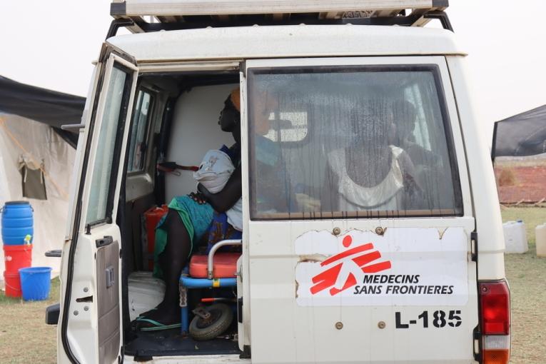 Les mères dont les enfants sont dans un état critique à cause du choléra, sont référées pour des soins médicaux supplémentaires, à Mattar, dans la région de Gambella en Éthiopie.