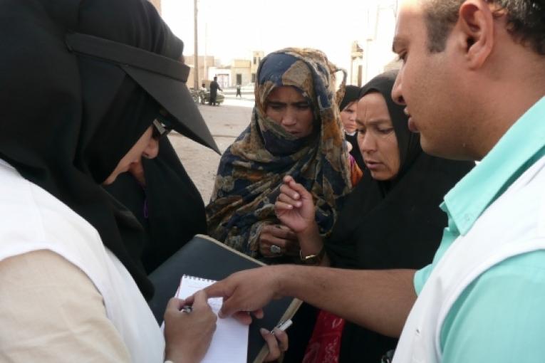 Ils sont arrivés il y a huit jours de Takhar et Baghlan en Afghanistan. Quatre familles de huit personnes arrêtent les équipes MSF en visite dans un des quartiers les plus pauvres de la ville de Zahedan à la frontière avec le Pakistan et l'Afghanista