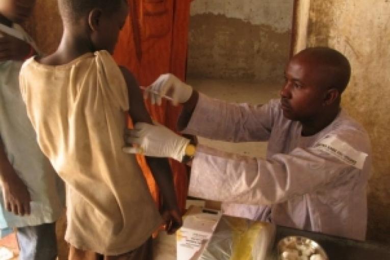 La méningite maladie à l'origine de milliers de décès en Afrique se propage actuellement dans plusieurs pays d'Afrique de l'Ouest. MSF prévoit de vacciner entre 4 et 5 millions de personnes.