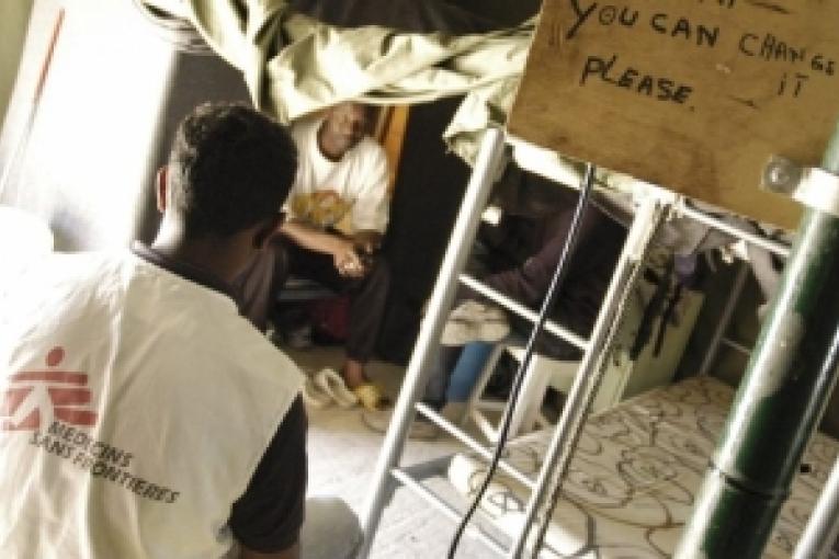 Malte mars 2009. Consultation MSF dans un centre ouvert pour migrants et demandeurs d'asile.