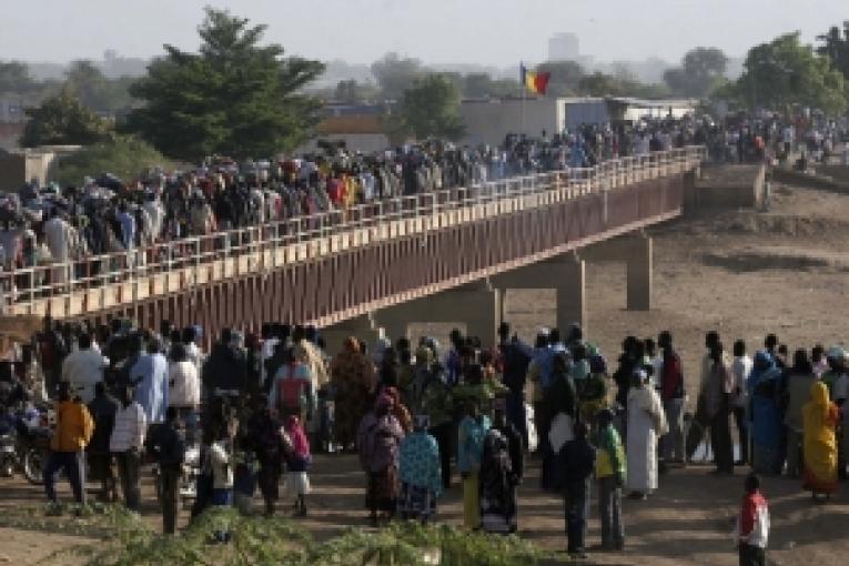 Tchad Fuite des populations de N'djamena via le pont Ngueli vers le Cameroun