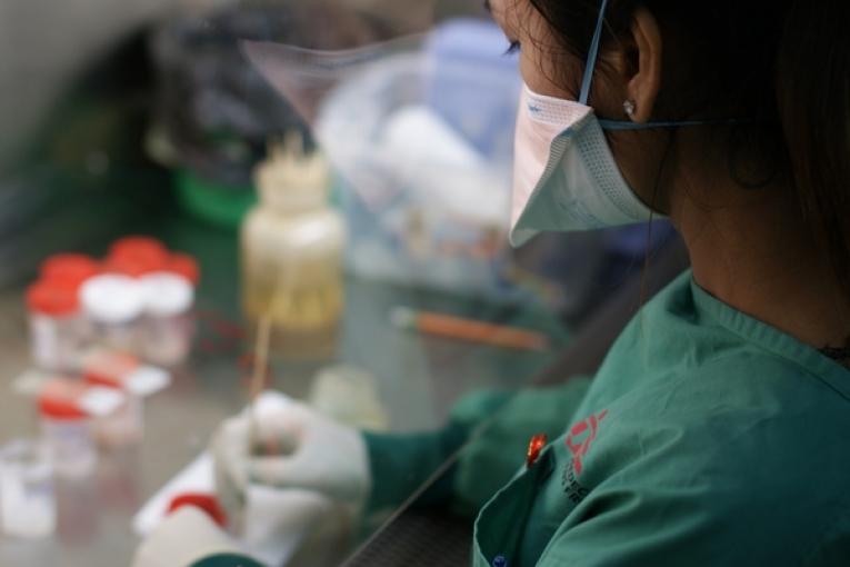 Le laboratoire de l'hôpital de Kampong Cham au Cambodge.