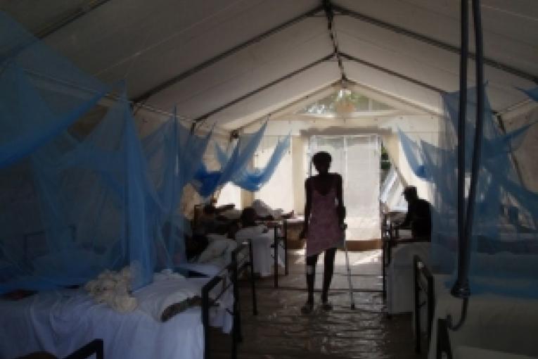 Un patient dans un centre MSF de rééducation fonctionnelle