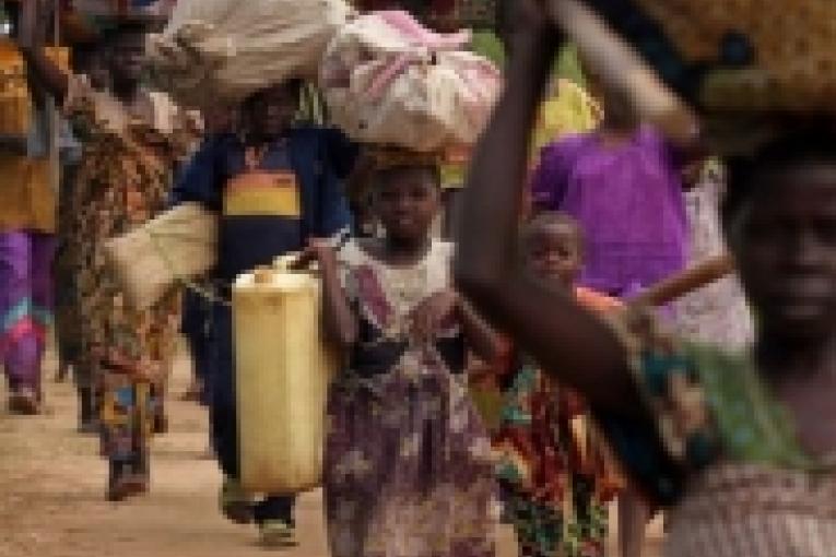 Province de l'Ituri juillet 2006. Déplacés fuyant vers la ville de Gety.