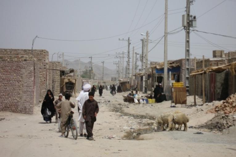 Zahedan capitale de la province du Sistan Balouchistan est une ville iranienne située à environ 60 80 kilomètres de la frontière avec le Pakistan et l'Afghanistan. Médecins Sans Frontières y est présente depuis 1996 afin d'apporter des soins gratui