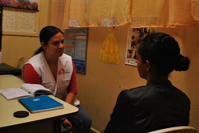 Brenda psychologue MSF travaille quotidiennement au centre de santé publique pour prendre en charge des victimes de violence sexuelle.