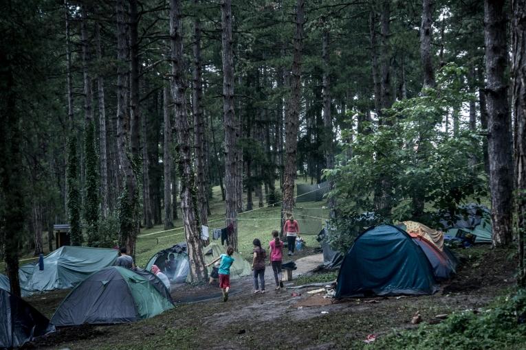 Près de 3 000 personnes sont installées près de la ville de Bihać, dans le nord-ouest de la Bosnie-Herzégovine, autour et à l’intérieur d’un immeuble abandonné.2018.