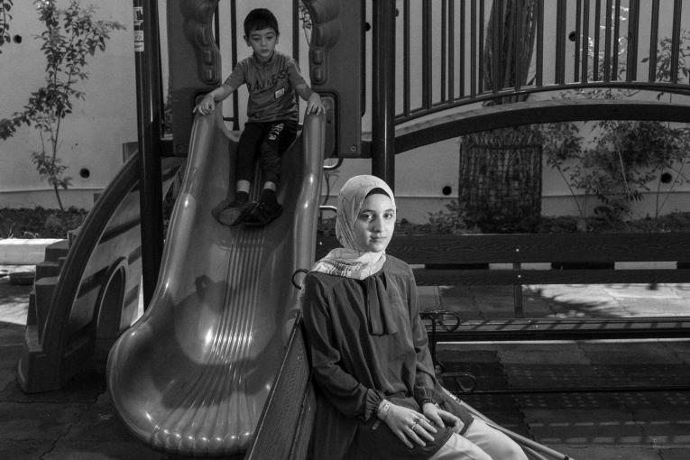 Shahed, 16 ans, à l'hôpital MSF d'Amman en Jordanie. Le 9 décembre 2023, elle a été blessée lors d'une frappe israélienne qui a tué son père et sa sœur. Elle a dû être amputée d'une jambe en raison de ses blessures. 29 août 2024.
