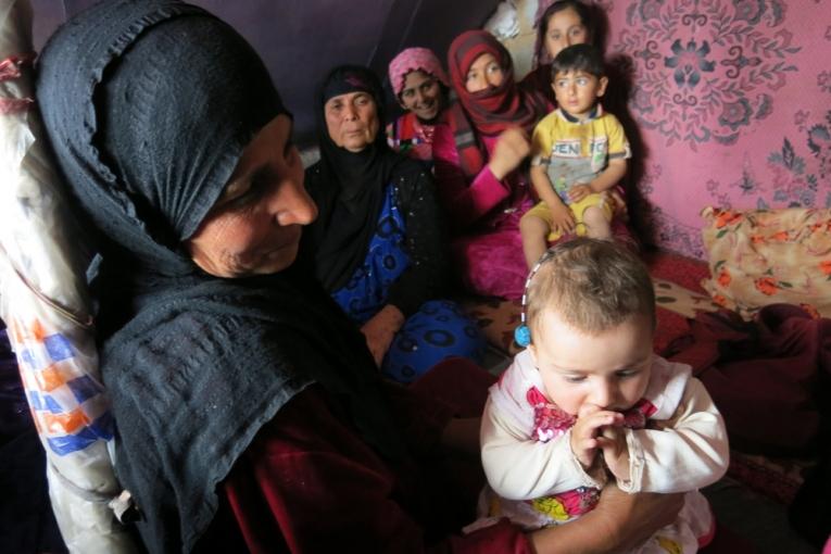 Foada 42 ans est mère de 7 enfants. Elle vit dans un campement de fortune dans la zone de Tuz Kurmato où MSF mène des cliniques mobiles toutes les 2 semaines.