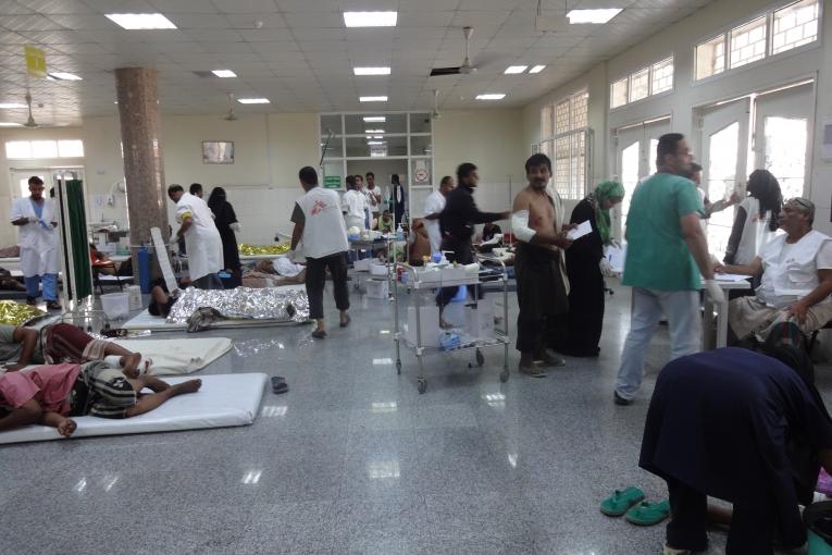 Les blessés affuent au service chirurgical d'urgence MSF à Aden. Avril 2015.