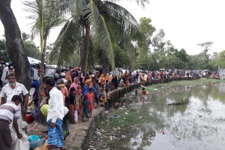 Réfugiés Rohingyas venant d'arriver au Bangladesh près de Teknaf après avoir fui le Myanmar. 6 septembre 2017. MSF