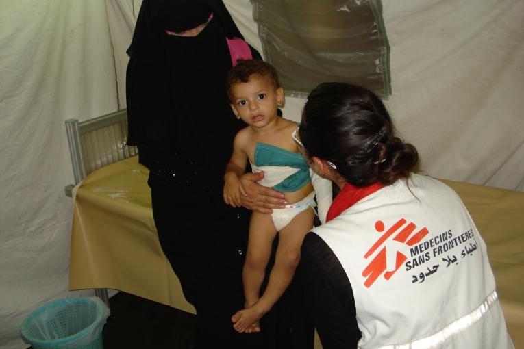 En cinq jours l’équipe a opéré 24 patients dont Mohamed qui souffrait d'importantes contractures de la peau.