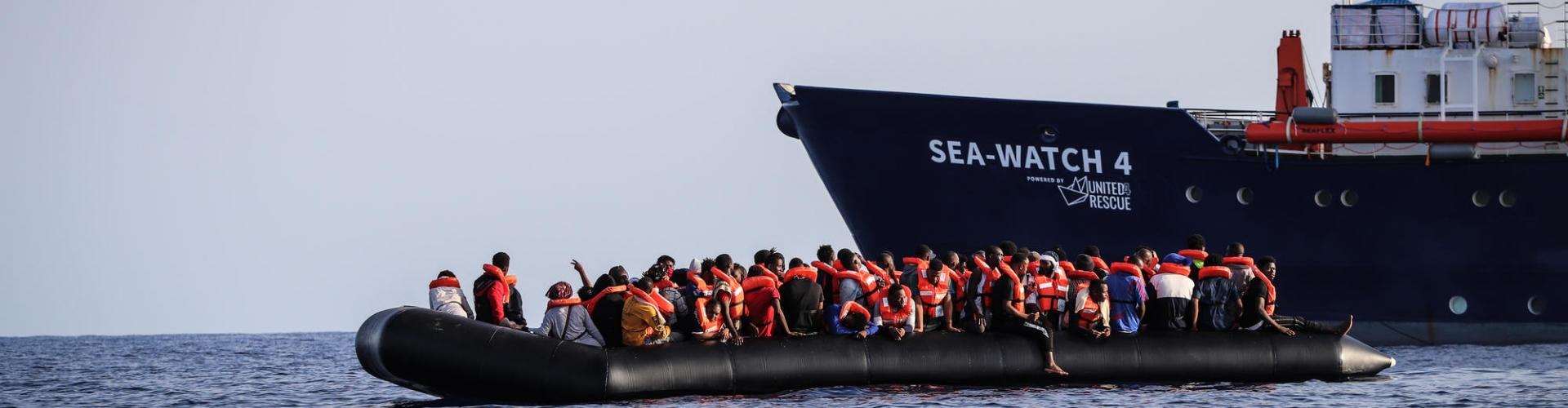 Opération de sauvetage en Méditerranée le 23 août 2020. 97 personnes ont embarqué à bord du Sea-Watch 4.