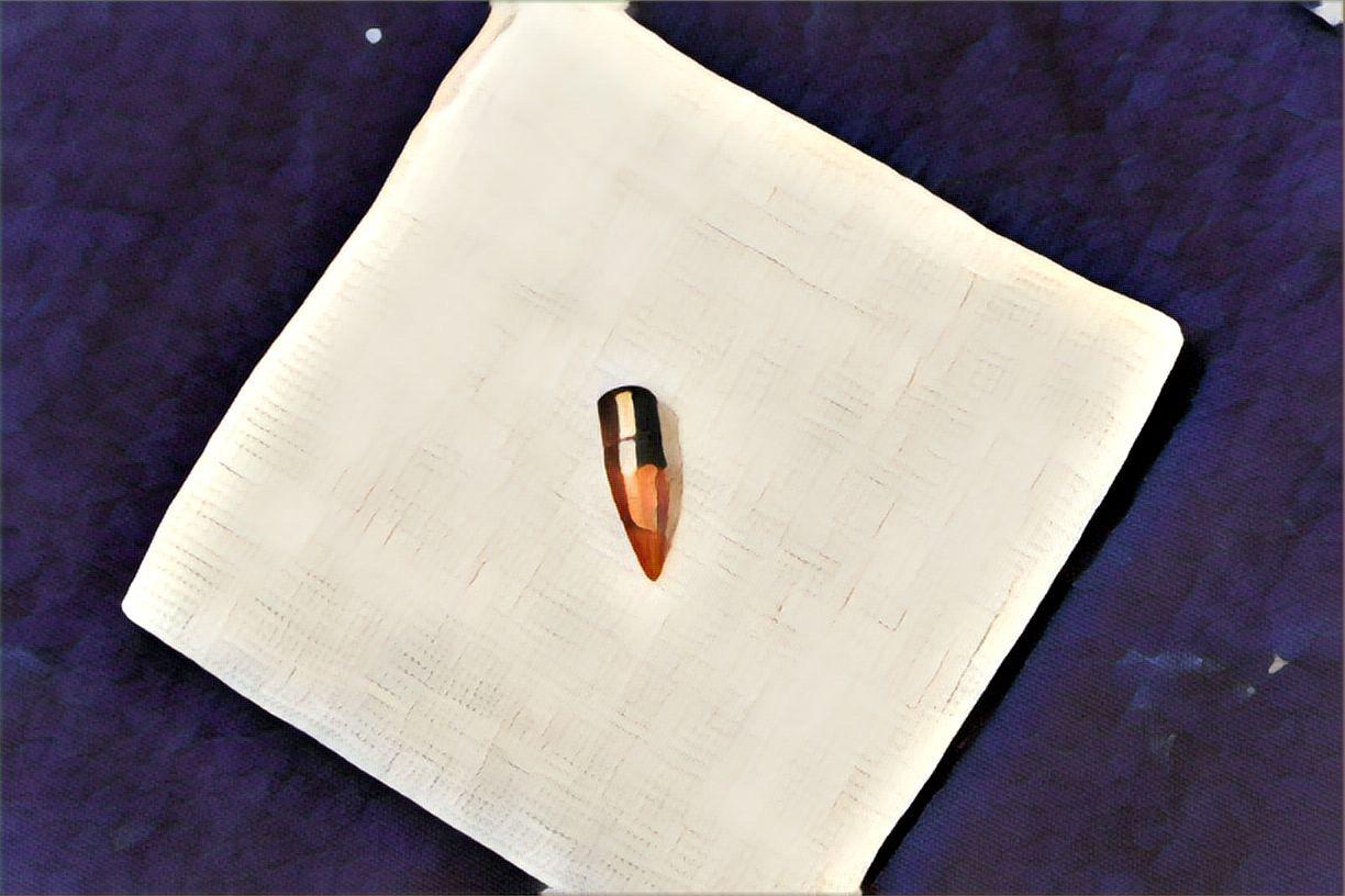 Illustration à partir d'une photographie prise par Ala Kheir à Khartoum, en mai 2023. Une balle extraite d'un patient à l'hôpital universitaire Bashair à Khartoum, Soudan. 