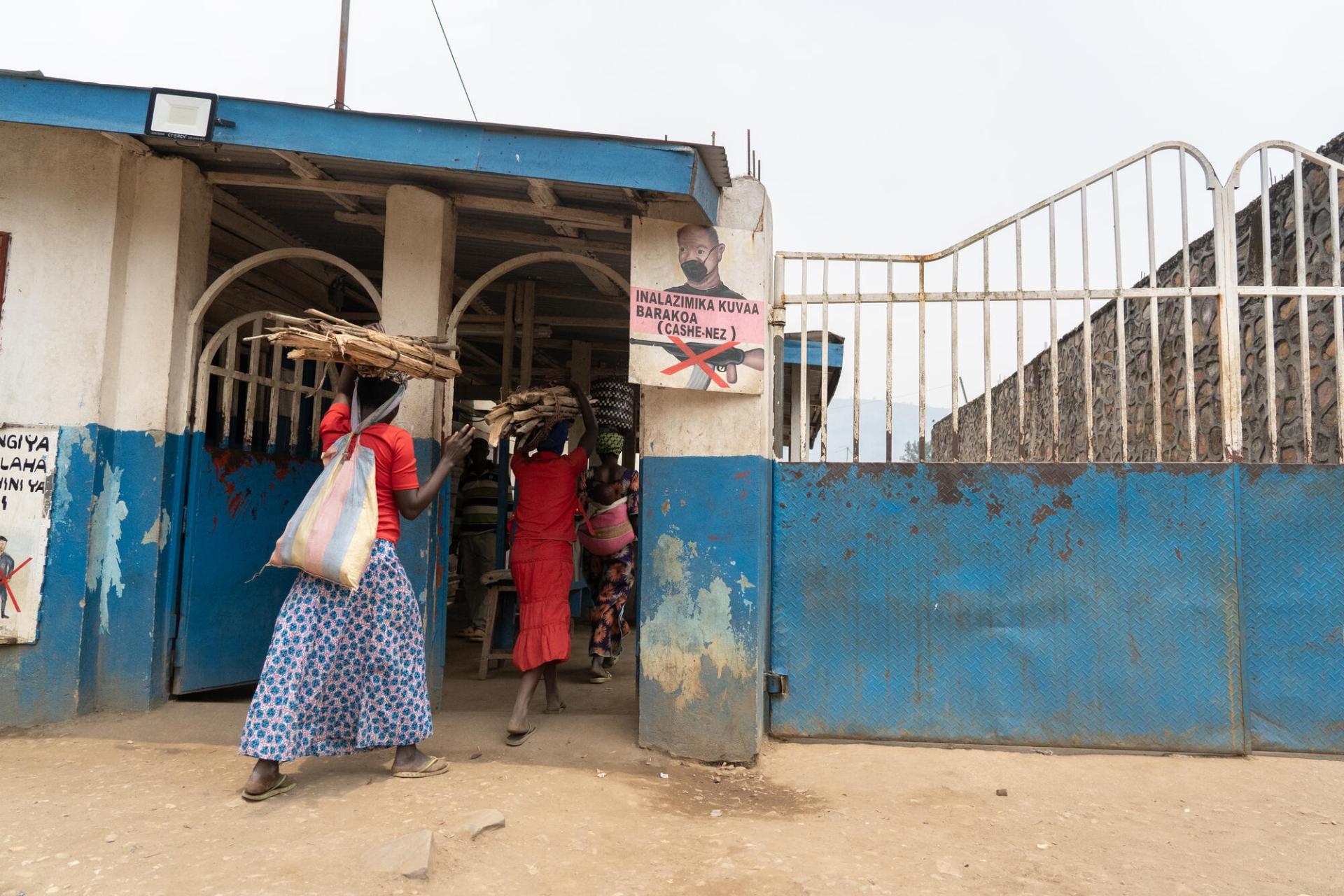 Vue de l’entrée de l’hôpital général de Masisi. Nord-Kivu, RDC, septembre 2025.