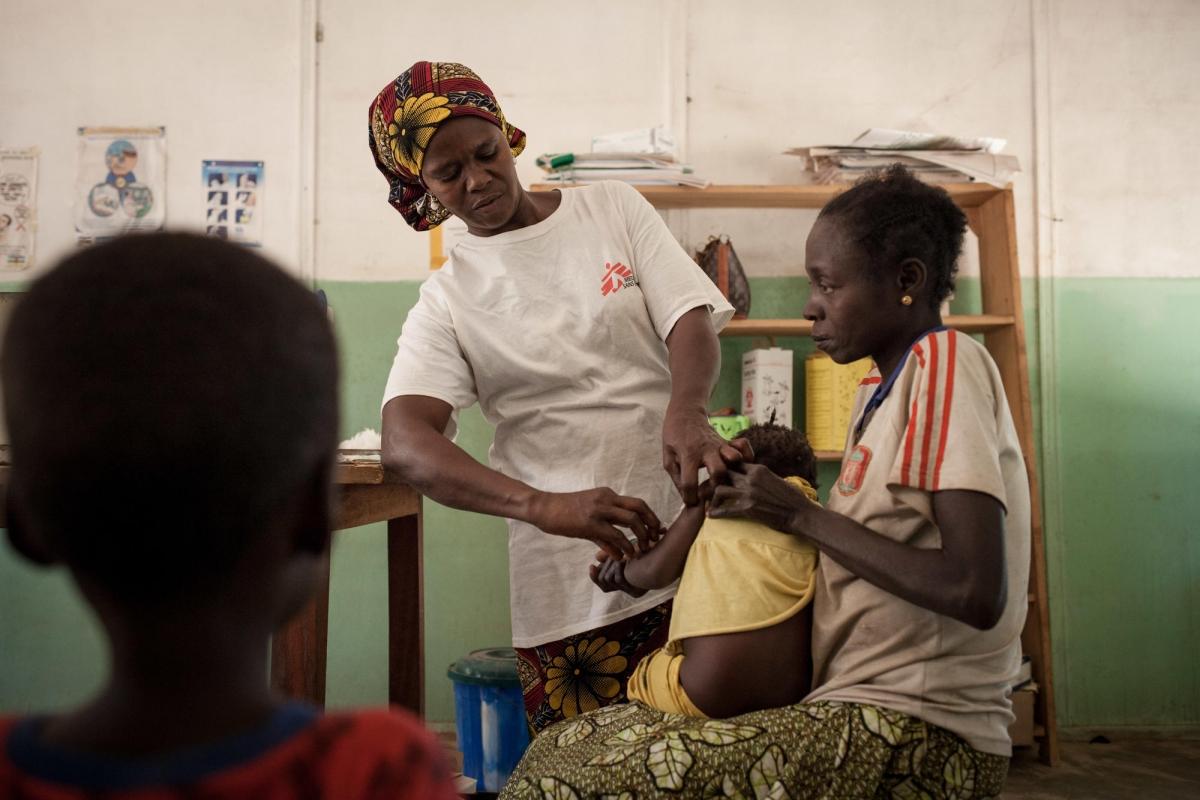 Vaccination à Paoua dans la préfecture de Ouham-Pendé. République centrafricaine. 2017.
 © Alexis Huguet