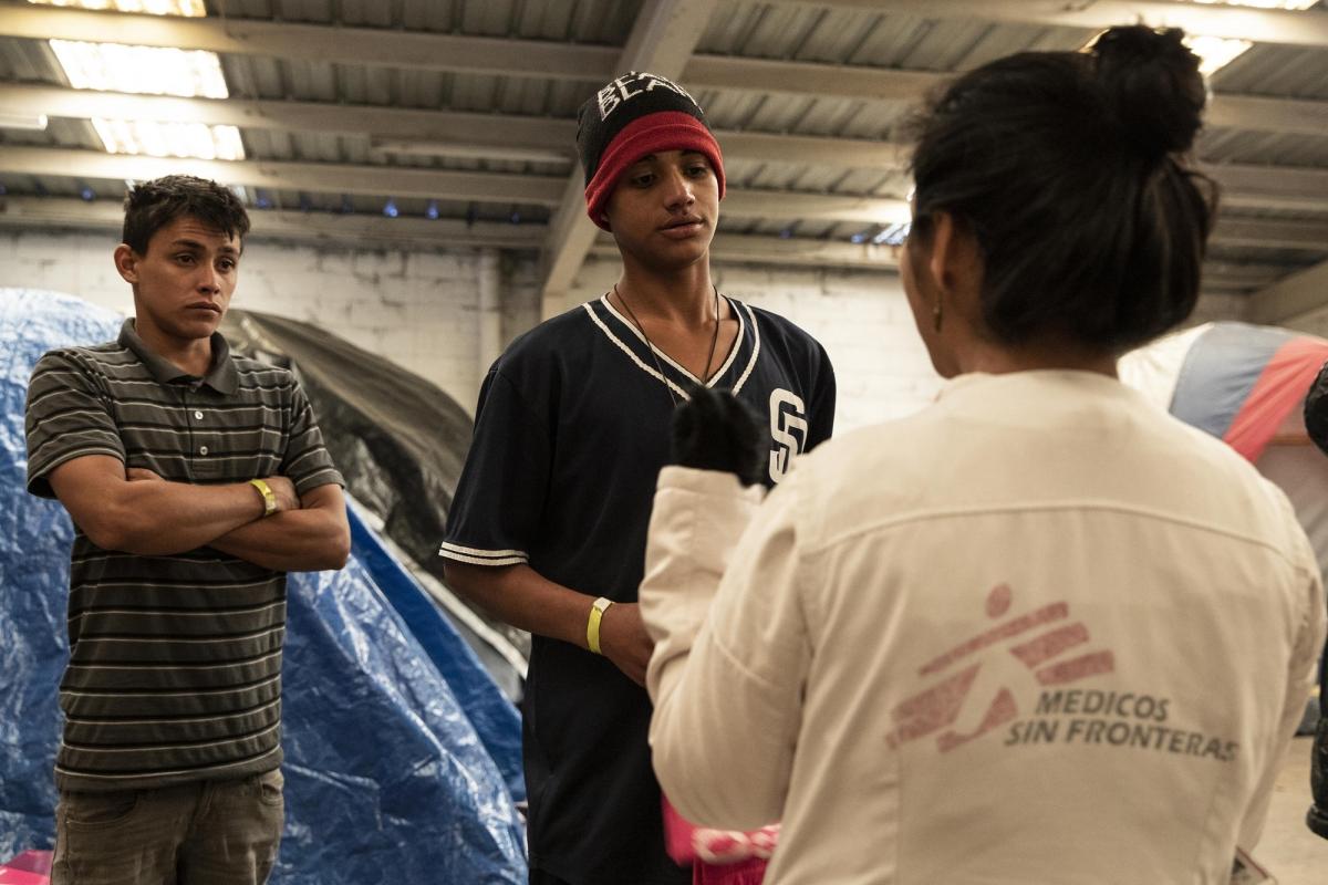 Les équipes de Médecins Sans Frontières prodiguent des soins médicaux et une prise en charge de santé mentale aux migrants installés à Tijuana. Mexique. 2018. 
 © Cristopher Rogel Blanquet/MSF