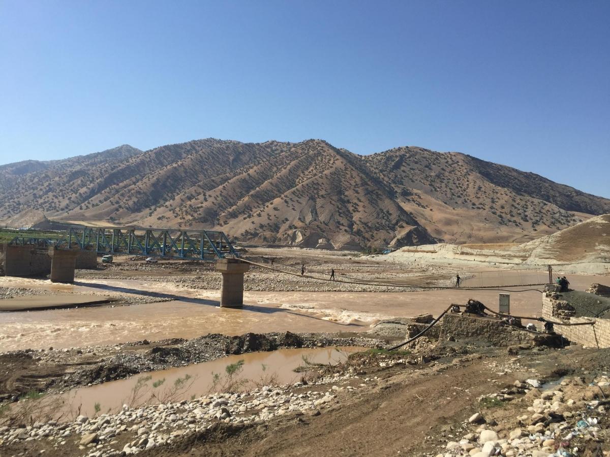Le pont de Kyan Abad qui traverse la rivière Kashkan a été endommagé par les inondations. 2019. Iran. 
 © Sacha Petiot-Smigieski/MSF
