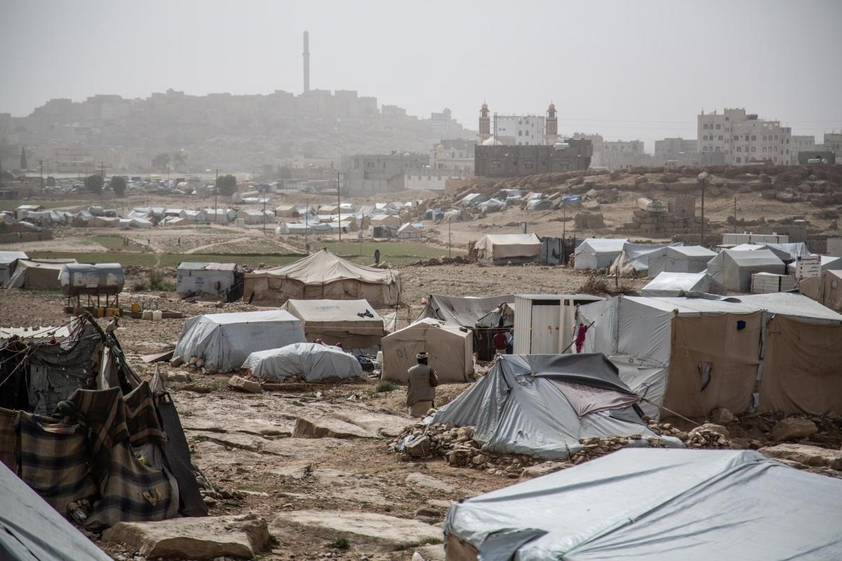 Vue générale du camp de Dahadh, non loin du centre ville de Khamer, dans le gouvenorat d'Amran, avril 2019. 
 © Agnes Varraine-Leca/MSF