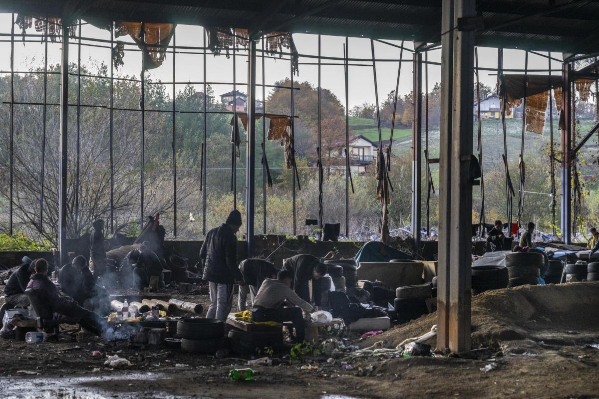 Les équipes MSF fournissent des soins de santé, et notamment de santé mentale, aux personnes ayant trouvé refuge dans le camp de Vucjak, ainsi qu'à celles vivant dans des squats aux alentours.
© Anna Pantelia/MSF