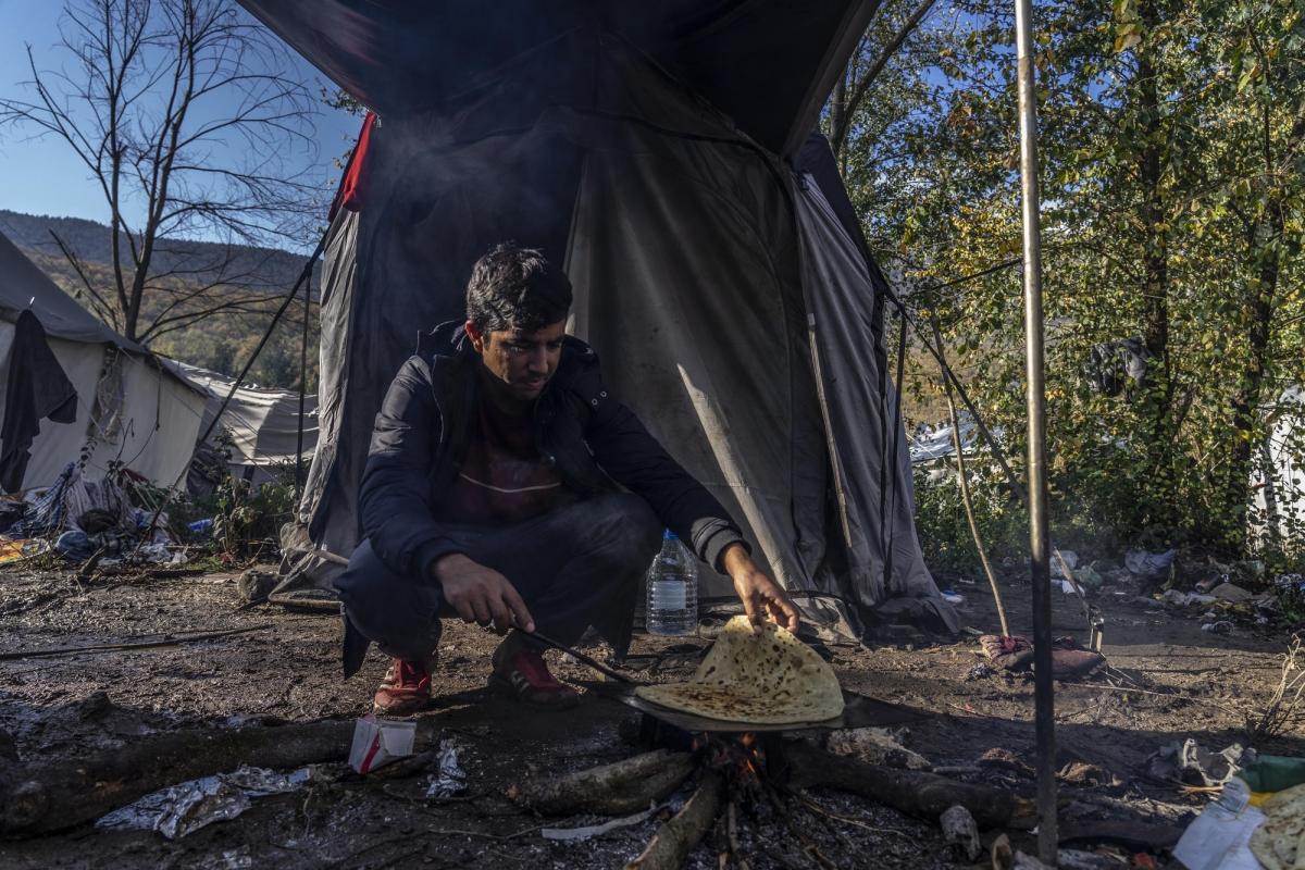 Un millier de personnes vit dans le camp de Vucjak, à la frontière croate, dans des conditions inhumaines.
© Anna Pantelia/MSF