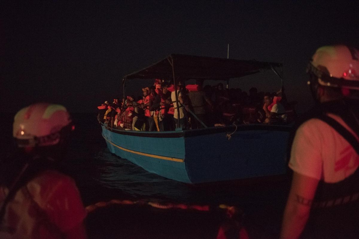 Sauvetage de 188 personnes sur une embarcation en bois, le 15 août.
 © Vincent Haiges