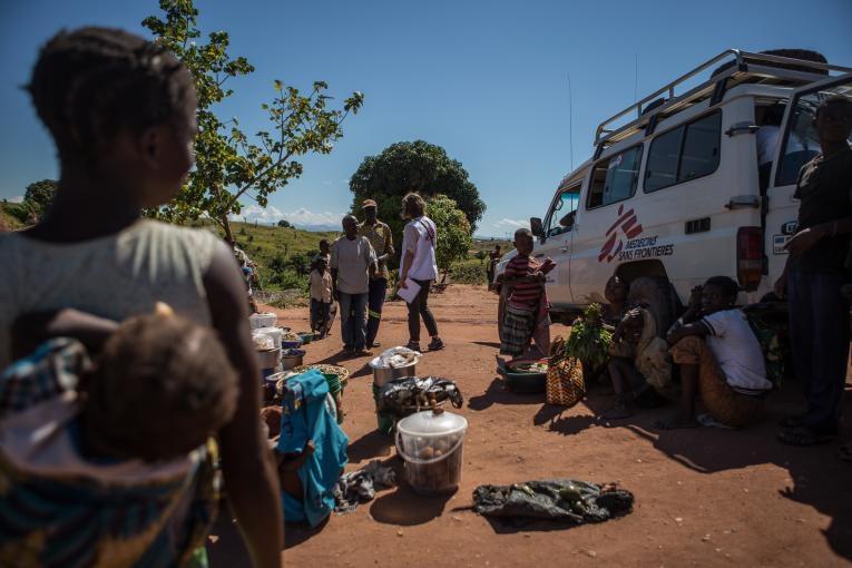 Médecins Sans Frontières teams driving to the Kalonda camp near Kalemie in Tanganyika province. Democratic Republic of the Congo. May 2017.
© Lena Mucha