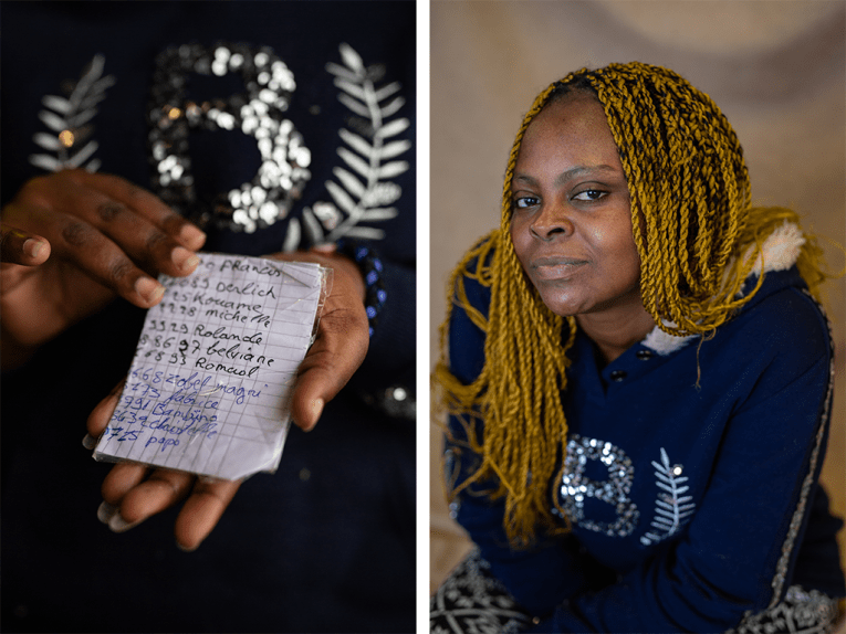 Dérichelle (à droite) tient une liste de numéros de téléphone des personnes qu'elle connait (à gauche). C'est la seule chose qu'elle ait emmenée avec elle pour faire la traverser de la Méditerranée. 
 © Mahka Eslami