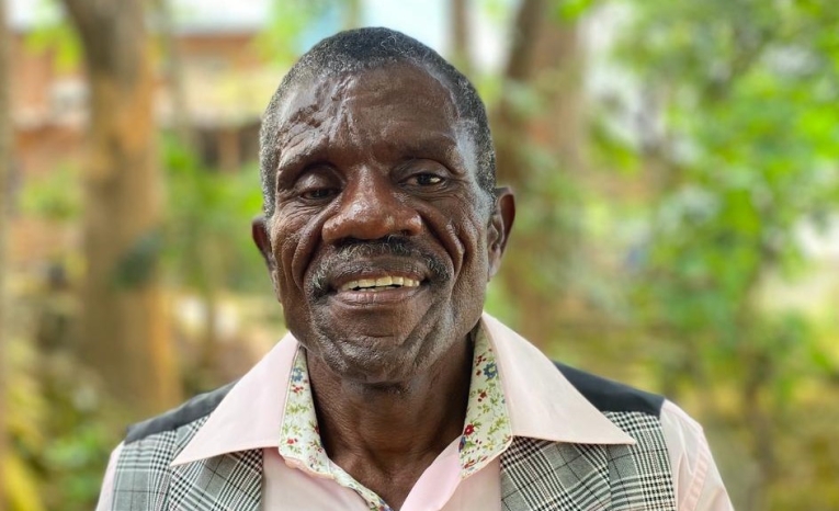 Fred Minandi, aujourd'hui âgé de 63 ans, est le quatrième patient à recevoir un traitement antirétrovirale (ARV) en 2001 à Chiradzulu, au Malawi.
 