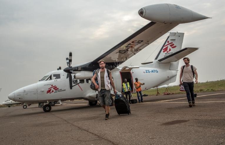 Les équipes de Medecins Sans Frontieres, parties de Bangassou, arrivent à l'aéroport de Bangui. République centrafricaine. Février 2017.
© Borja Ruiz Rodriguez/MSF