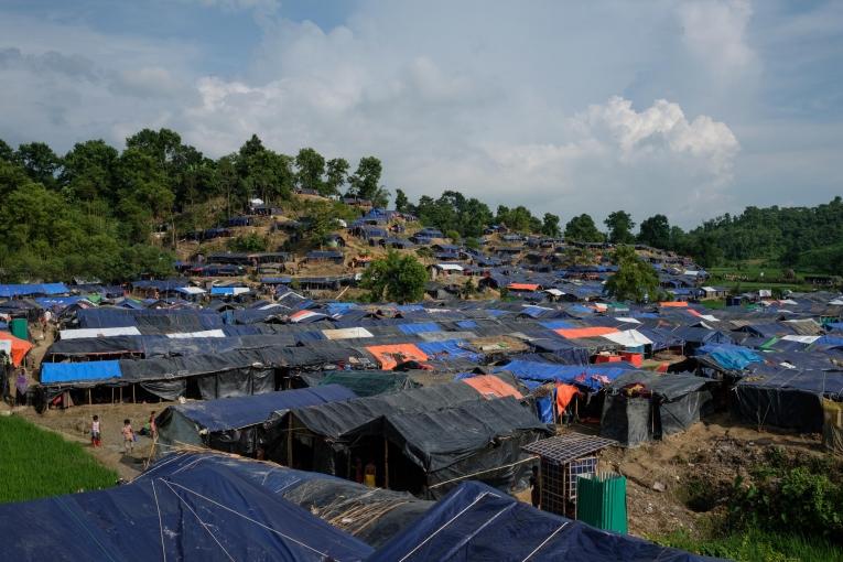 Vue du camp d'Unchiparang, un des nombreux camps ou s'installent les rohingyas nouvellement arrivés.
 
 © Antonio Faccilongo