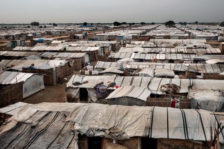 Le camp de protection des civils de Bentiu en septembre 2017. Environ 115 000 personnes déplacées par la guerre vivent désormais sur ce site.
 © Peter Bauza