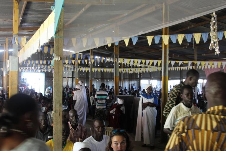 L'église et le service religieux sont des moments précieux pour la communauté du camp de protection des civils, qui leur donnent la possibilité de se réunir et de partager leurs expériences. 
 © Philippe Carr/MSF