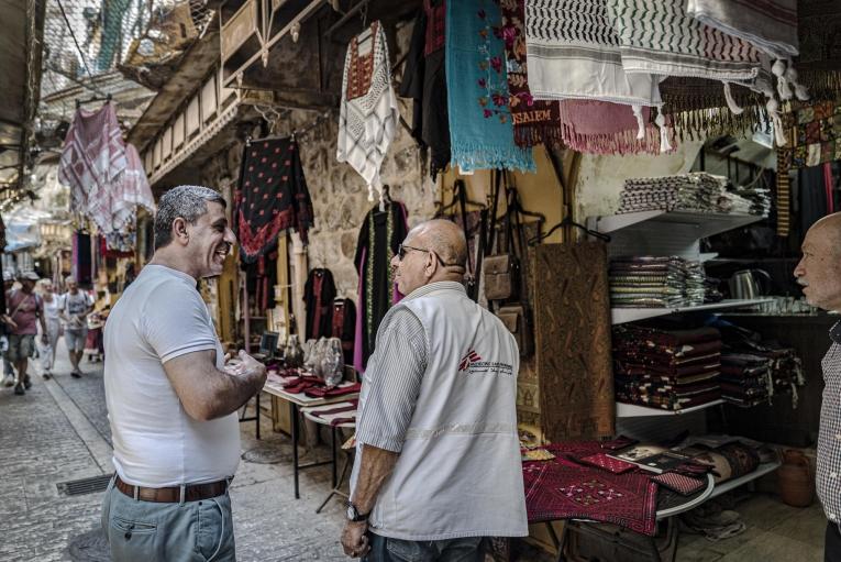 Abu Firas est l'un des travailleurs psychosociaux de MSF à Hébron. Il travaille pour MSF depuis près de 20 ans. 2019.
 © Juan Carlos Tomasi