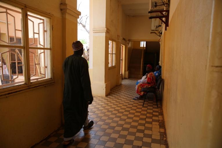 Le service d'hémato-oncologie de l'hôpital du Point G à Bamako dans lequel les équipes de Médecins Sans Frontières travaillent depuis 2018. Mali. 2019. 
 © MSF/Mohammad Ghannam
