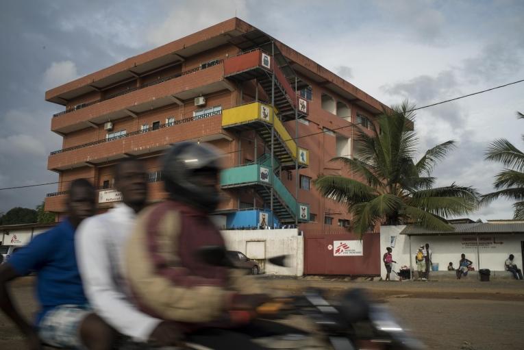 L'hôpital MSF de Monrovia, dans lequel est situé le programme de chirurgie pédiatrique de l'association. 
 © Diana Zeyneb Alhindawi