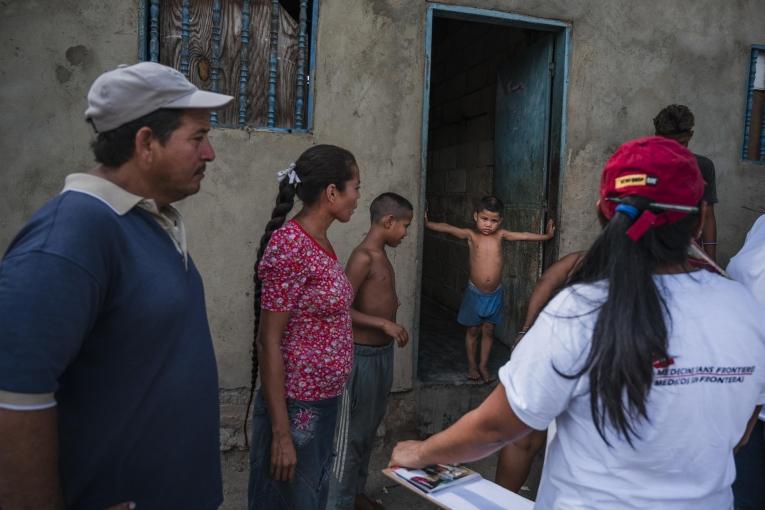 L'équipe de promotion de la santé de MSF se déplace dans les communautés pour faciliter l'accès aux soins de la population.
© Adriana Loureiro Fernandez/MSF