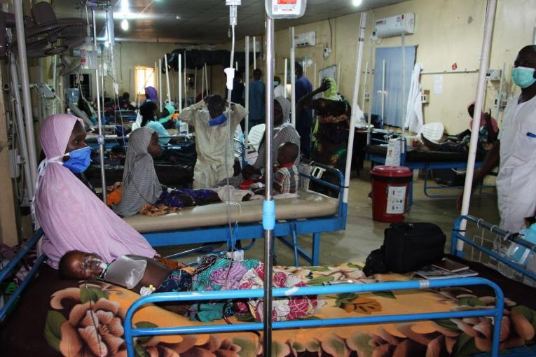 Vue générale du service où les enfants atteints de la forme sévère du paludisme sont pris en charge à l'hôpital pédiatrique de Gwange, à Maiduguri au Nigeria.
 © Abdulkareem Yakubu/MSF