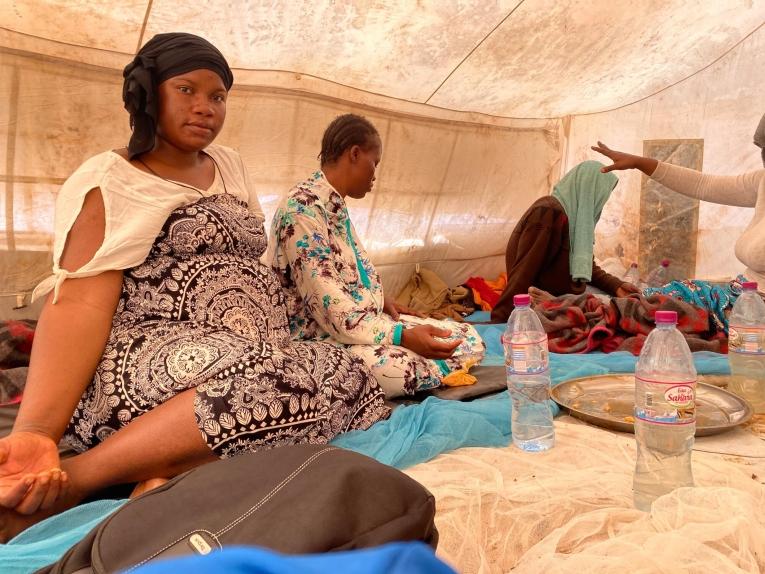 Safi dans la tente réservée aux femmes enceintes et à leurs familles à Assamaka. Niger. Mars 2021. 
 © Mariama Diallo/MSF