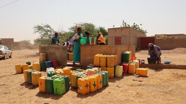 Un point d'eau dans le village de Gorom Gorom. Burkina Faso. 2021. 
 © Noelie Sawadogo/MSF
