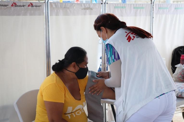 MSF vient en aide aux demandeurs d’asile s'étant réfugiés sur la Plaza de La República, au Mexique.
 © MSF/Esteban Montaño