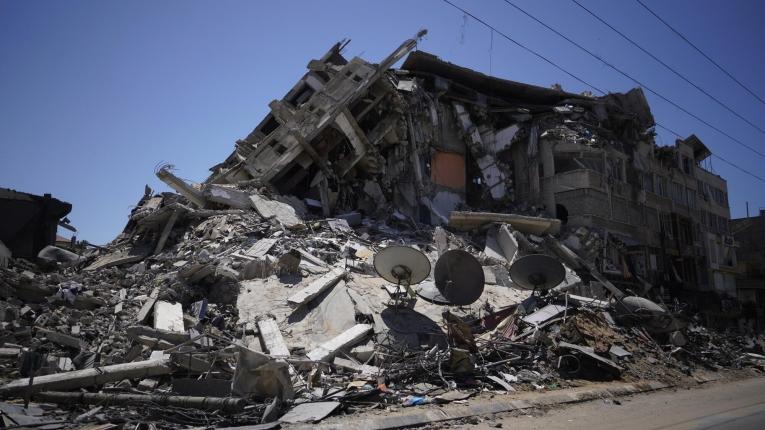 Une tour de Gaza après des frappes de l'armée israélienne. 
 © MSF