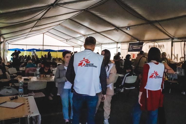 L'équipe de santé mentale MSF dans un abri pour personnes déplacées de la ville de Zaporijjia. Ukraine.
 © Faris Al-Jawad/MSF