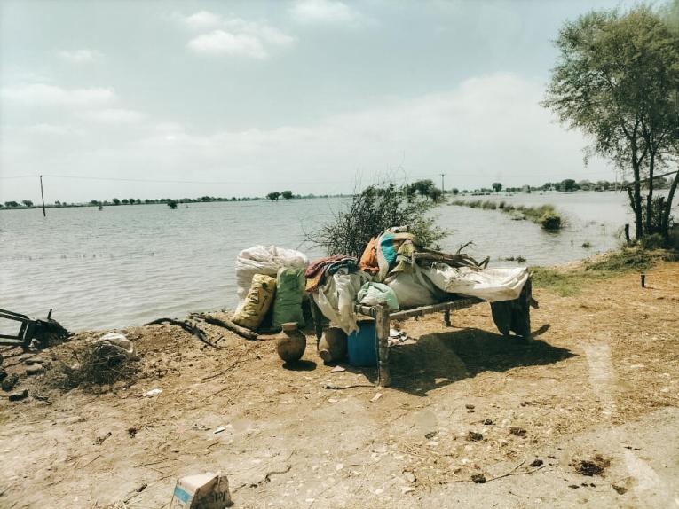 Vue d'un village aux alentours de Derad Murad Jamali où les eaux stagnantes sont encore présentes. Pakistan. 2022.
 
 
 © MSF