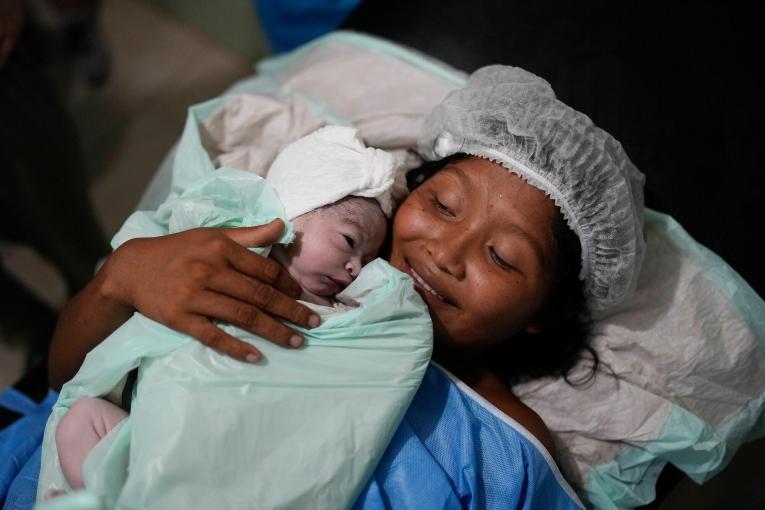 Adelia et son enfant. Venezuela. 2023.
© Matias Delacroix