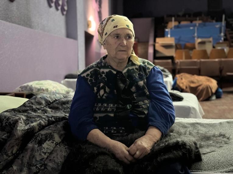 Yelyzaveta, 83 ans, est arrivée au centre de transit depuis un village près de Kurakhove.
© Yuliia Trofimova/MSF