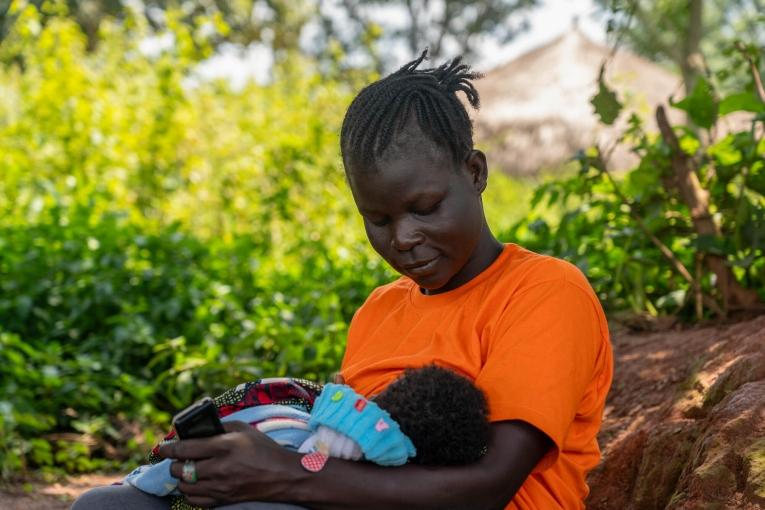Viola Kani a fui le Soudan du Sud pour se réfugier en RDC en mai dernier. Elle a emmené ses quatre enfants avec elle, fuyant les violences et les pillages qui sévissaient dans son pays. Elle n'envisage pas de retourner chez elle.
© Sam Bradpiece/MSF