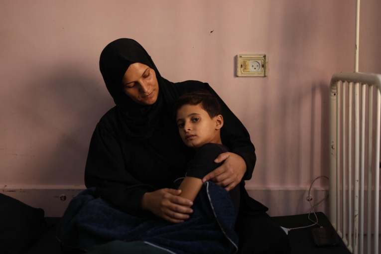 Khader, patient à l'hôpital Nasser en attente d'une évacuation médicale. Novembre 2025.
 © Nour Alsaqqa/MSF